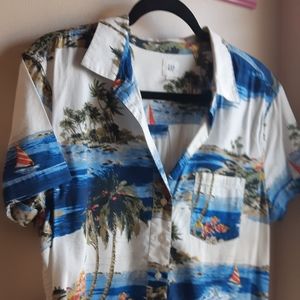 GAP Hawaiian Print Short Sleeve Button Down Shirt Women's Size L